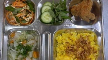 Vụ học sinh ngộ độc thực phẩm tại Nha Trang: Phát hiện nhiều loại vi khuẩn từ mẫu thịt gà chiên trong bữa ăn