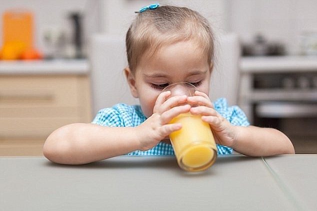 Cần làm gì khi trẻ bị ngộ độc thực phẩm?
