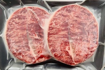 Thịt bò Úc giá rẻ giật mình, đào tiên Trung Quốc 250.000 đồng/kg vẫn “cháy” hàng