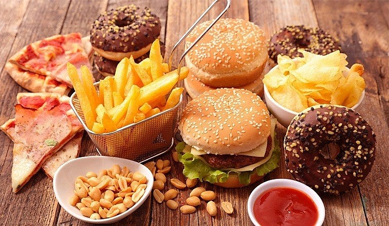 Hiểm họa ẩn sau những tiện lợi của thức ăn nhanh đối với sức khỏe con người