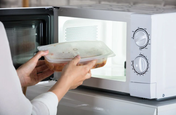 Những sai lầm thường mắc phải khi sử dụng lò vi sóng  khiến 