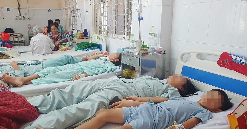 Vụ ngộ độc thực phẩm tại tỉnh Đồng Nai khiến hơn 450 người mắc phải nhập viện.