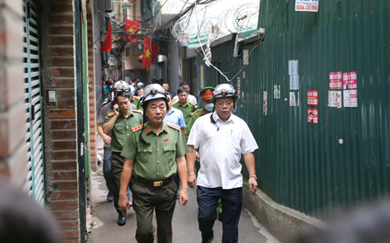 Thượng tướng Trần Quốc Tỏ, Thứ trưởng Bộ Công an cùng các lực lượng chức năng có mặt tại hiện trường.