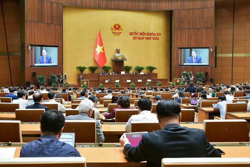 Trình bày Tờ trình trước Quốc hội, Bộ trưởng Bộ Văn hóa, Thể thao và Du lịch Nguyễn Văn Hùng