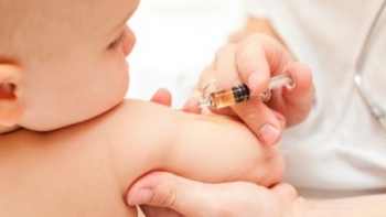 Hà Nội bảo đảm 95% trẻ từ 6-9 tháng tuổi được tiêm vaccine sởi