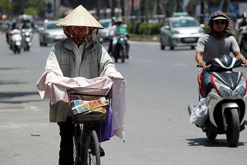 Miền Bắc nắng nóng 36 độ C trước khi chuyển lạnh