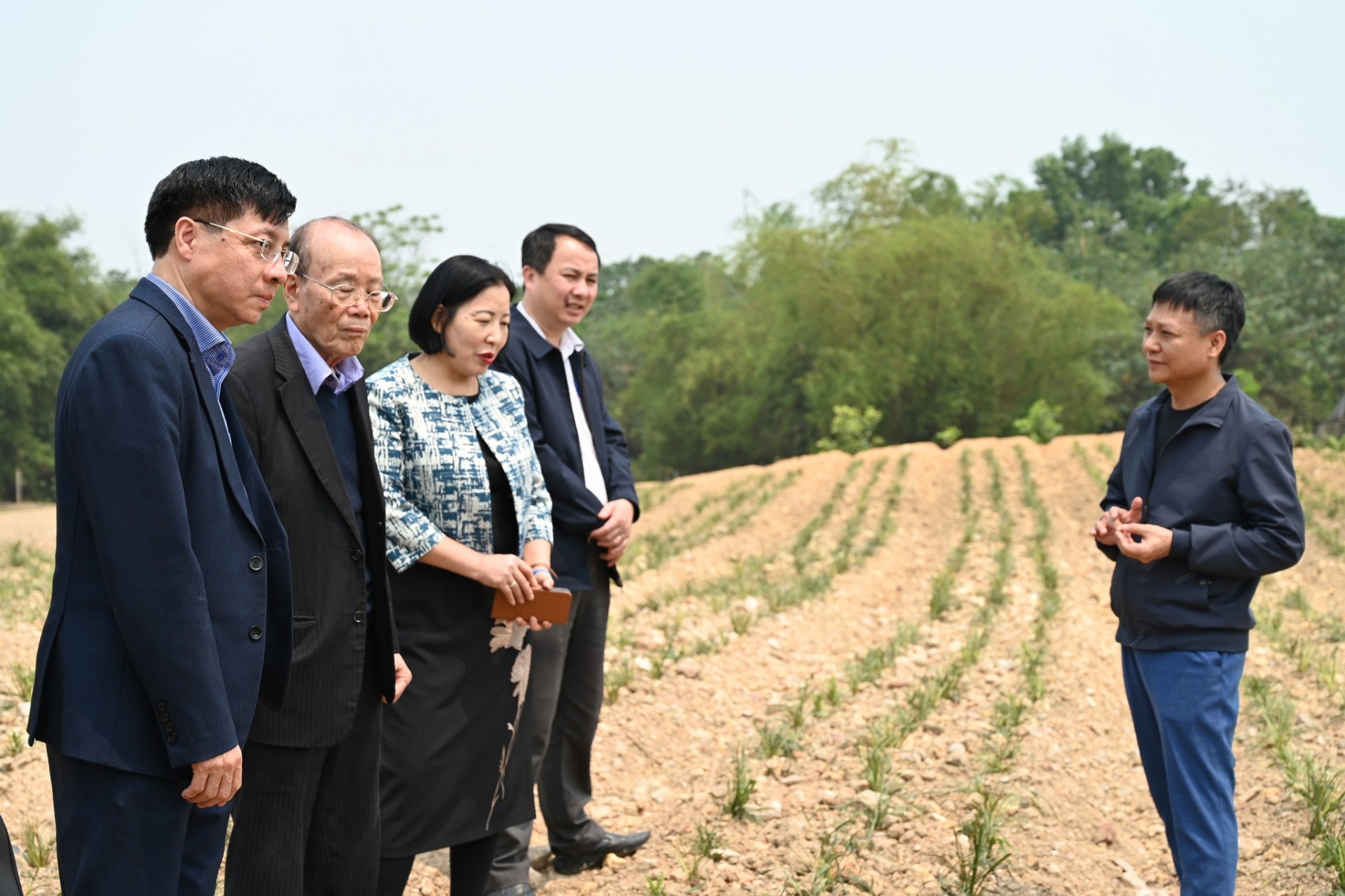 Ký kết hợp tác nghiên cứu và ứng dụng công nghệ vi lượng đất hiếm, công nghệ nano và bức xạ
