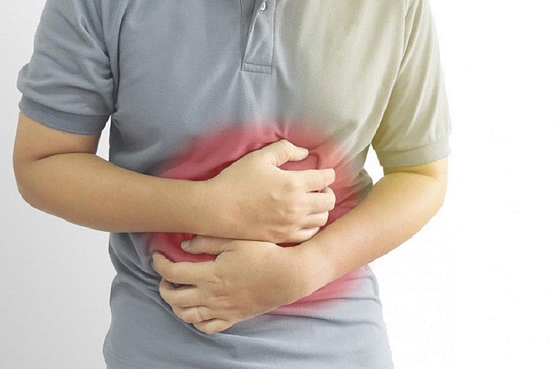 Người mắc GERD thường cảm thấy chướng bụng, đầy hơi hoặc khó tiêu, ngay cả khi ăn khẩu phần nhỏ.