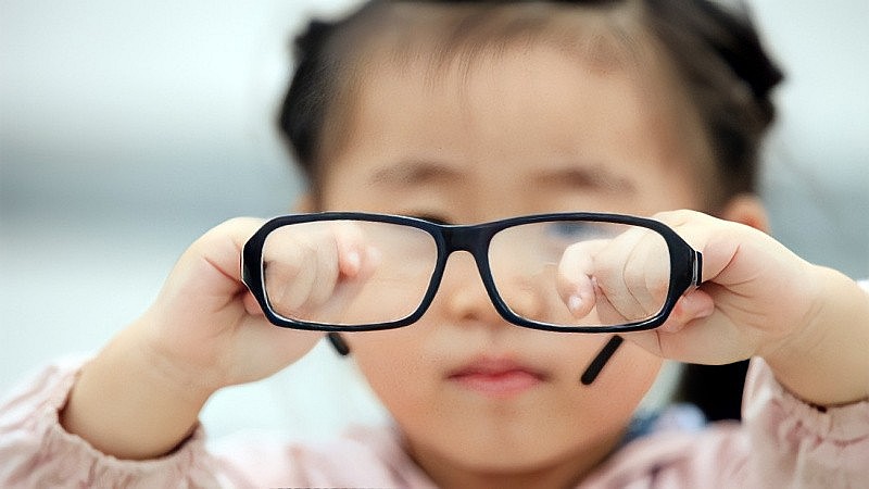 Dinh dưỡng hỗ trợ cho người cận thị