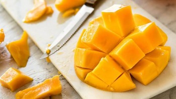 Chuyên gia tiết lộ bí quyết giúp ăn xoài vừa ngon vừa bổ