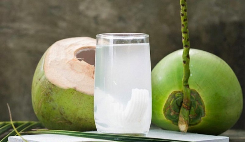 Với 94% là nước và lượng đường tự nhiên thấp, nước dừa được coi là thức uống thay thế ít calo và tốt cho sức khỏe