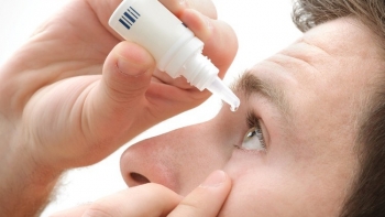 Những sai lầm phổ biến khi dùng thuốc nhỏ mắt