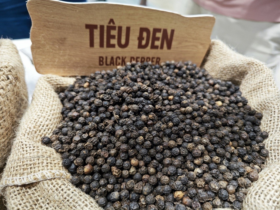 Nhiều lô hàng hồ tiêu xuất khẩu bị ách tắc, chờ giấy chứng nhận y tế