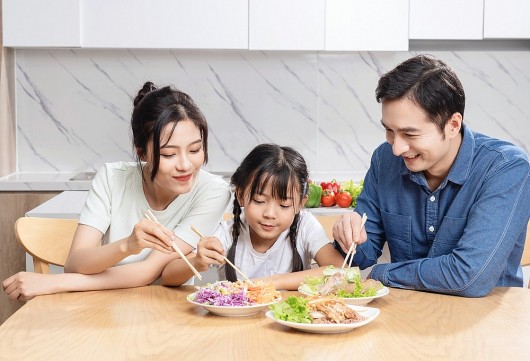 Vì sao trẻ vẫn “thấp bé nhẹ cân” dù được chăm bổ sung đủ chất?
