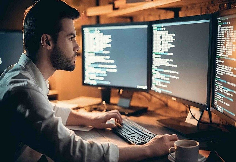 Hội chứng thị giác màn hình là một tập hợp các vấn đề về mắt và thị lực gây ra bởi việc sử dụng máy tính, máy tính bảng, và điện thoại thông minh trong thời gian dài. 