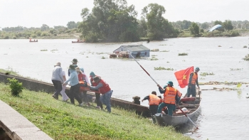 Thủ tướng Chính phủ: Khẩn trương khắc phục hậu quả bão số 10 và mưa lũ