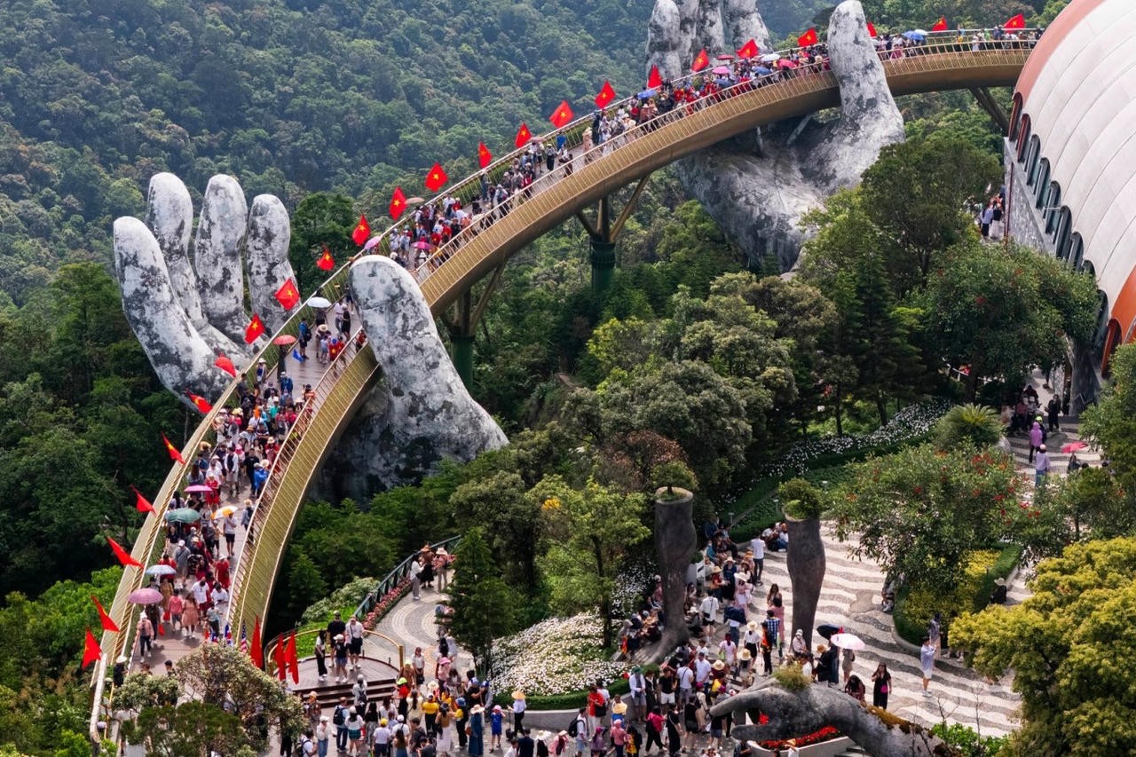 Ngành du lịch Việt Nam đón gần 17,2 triệu lượt khách quốc tế trong 10 tháng Ngành du lịch Việt Nam đón gần 17,2 triệu lượt khách quốc tế trong 10 tháng