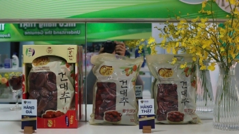 Táo đỏ đủ loại giá, thật – giả lẫn lộn: nhận biết thế nào cho đúng?