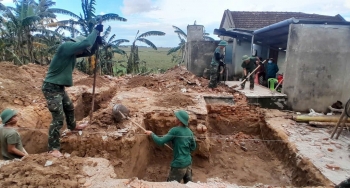 Thủ tướng chỉ đạo bảo đảm đủ vật liệu xây dựng, giữ tiến độ sửa chữa nhà sau bão lũ