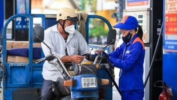 Giá xăng đồng loạt tăng, dầu quay đầu giảm