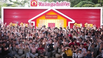 “Mái ấm gia đình Việt” trao 2,5 tỷ đồng cho hộ nghèo tại Tây Ninh