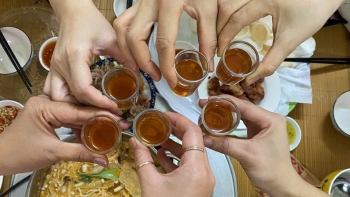 Bộ Y tế chỉ đạo khẩn vụ nghi ngộ độc rượu tại Hải Phòng khiến 1 người tử vong