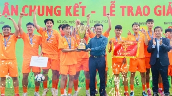 Number 1 cùng học sinh Thủ đô khẳng định tài năng trên sân cỏ học đường