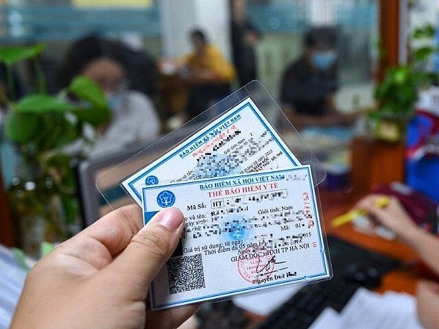 Theo quy định hiện hành, mức đóng BHYT hộ gia đình là 4,5% lương cơ sở. Theo quy định hiện hành, mức đóng BHYT hộ gia đình là 4,5% lương cơ sở.