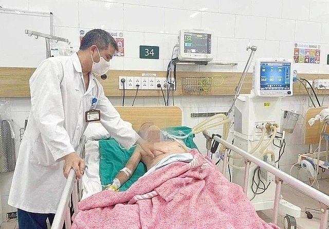 ụ ngộ độc rượu nghiêm trọng xảy ra tại P.Tứ Minh (Hải Phòng) khiến 7 người bị ngộ độc methanol, trong đó 1 người tử vong ụ ngộ độc rượu nghiêm trọng xảy ra tại P.Tứ Minh (Hải Phòng) khiến 7 người bị ngộ độc methanol, trong đó 1 người tử vong