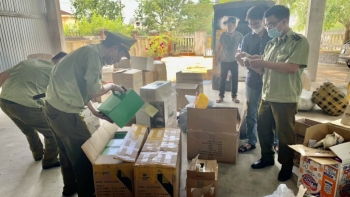 Thừa Thiên Huế: Phát hiện, thu giữ trên 1.200 sản phẩm mỹ phẩm có dấu hiệu nhập lậu