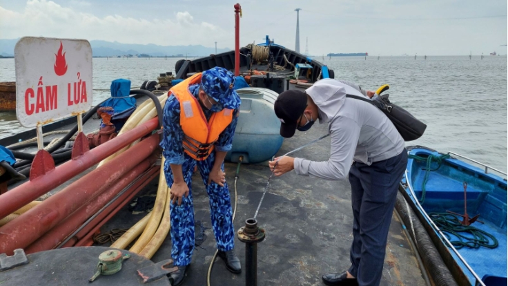Cảnh sát biển phát hiện 15.000 lít dầu DO không rõ nguồn gốc