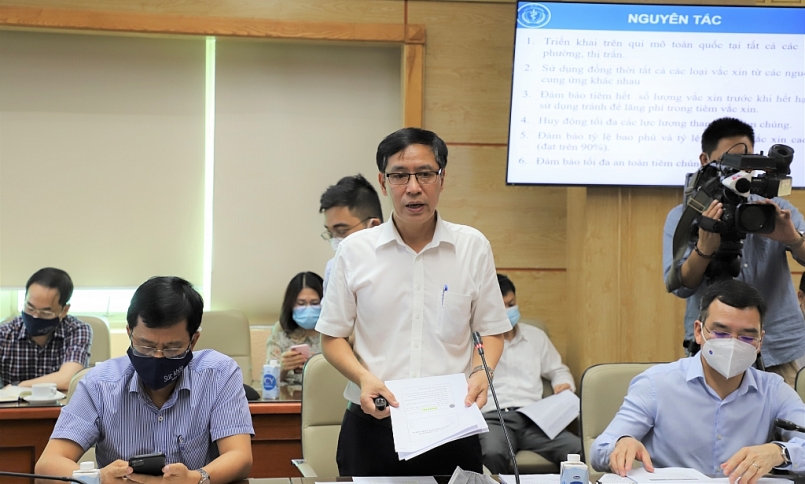 TS. Đặng Quang Tấn - Cục trưởng Cục Y tế dự phòng phát biểu tại cuộc họp
