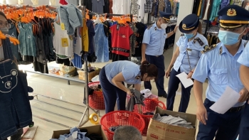 Hà Giang: Tạm giữ gần 300 sản phẩm quần áo, giầy dép có dấu hiệu giả mạo nhãn hiệu