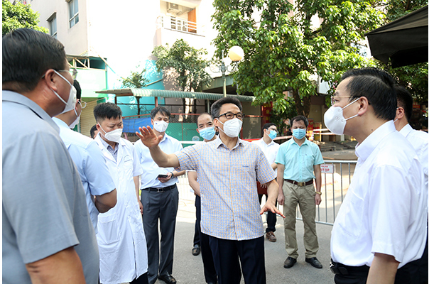 Phó Thủ tướng yêu cầu các cơ quan, doanh nghiệp thực hiện nghiêm theo quy định giãn cách của TP Hà Nội để phòng chống dịch. Ảnh: VGP