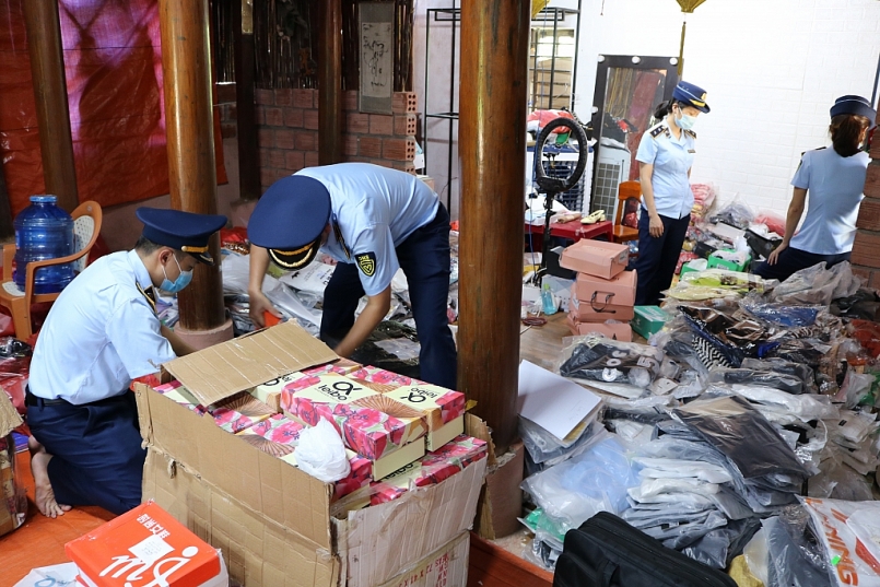 Lực lượng chức năng tỉnh Quảng Bình vừa phát hiện thu giữ 1.000 sản phẩm hàng hóa 