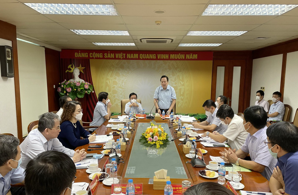 Bộ trưởng Bộ Nông nghiệp và Phát triển nông thôn Lê Minh Hoan và Chủ tịch Ủy ban Quản lý vốn nhà nước tại doanh nghiệp Nguyễn Hoàng Anh chủ trì buổi làm việc
