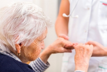 Chăm sóc, nâng cao sức khỏe người cao tuổi, thích ứng với già hóa dân số