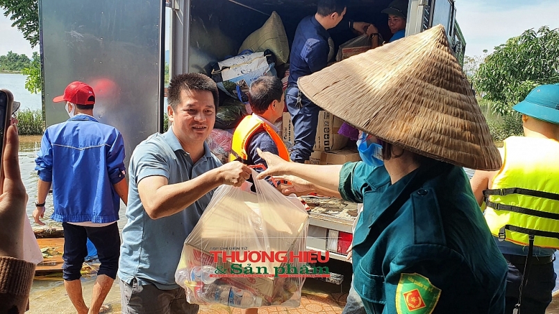 Hà Tĩnh: Hơn 700 triệu đồng đến với người dân vùng lũ lụt từ Hội Doanh nhân trẻ Việt Nam