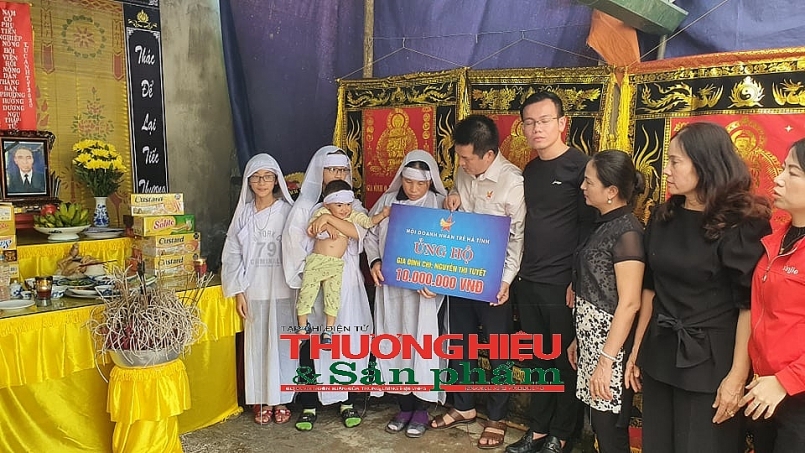 Hà Tĩnh: Hơn 700 triệu đồng đến với người dân vùng lũ lụt từ Hội Doanh nhân trẻ Việt Nam